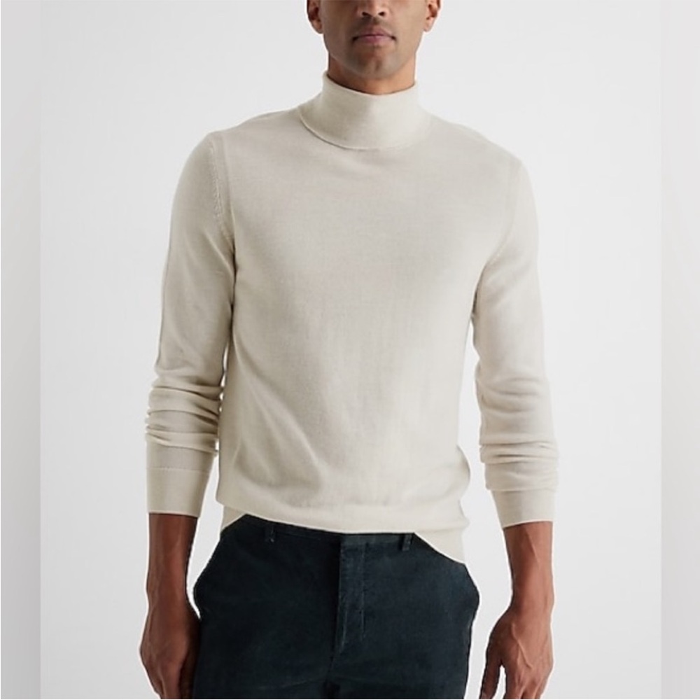 EXPRESS NWT 100% Merino Wool Cream Turtleneck Lightweight Sweater Pullover